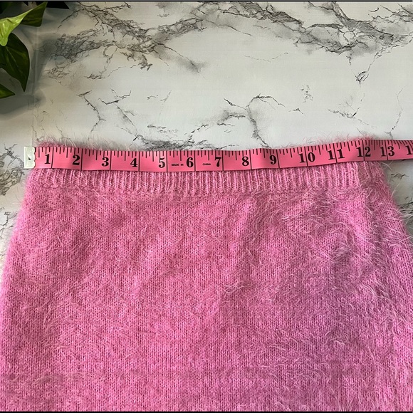 ‼️NO LONGER AVAILABLE‼️ Pink Fuzzy Mini Skirt Set! - Picture 4 of 7